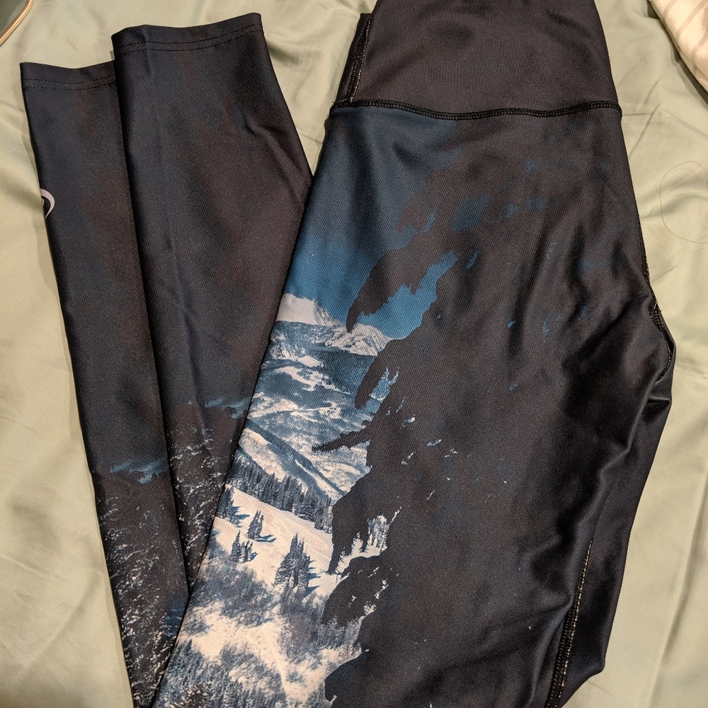 Inner fire mountain leggings s nwt Navy
